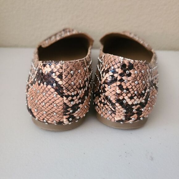 steve madden feather-s studded loafer flats tan snake print womens size 7.5M - Picture 5 of 8